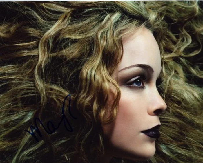 Marisa Coughlan autograph