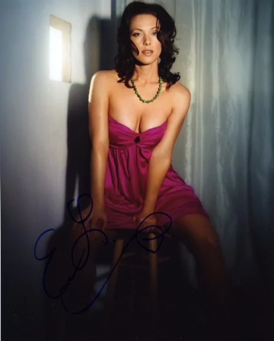 Erin Cummings autograph