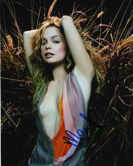 Marisa Coughlan autograph
