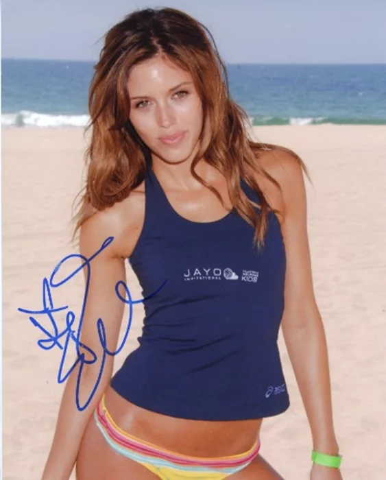Kayla Ewell autograph