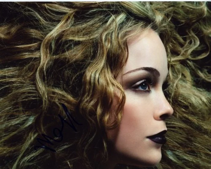 Marisa Coughlan autograph