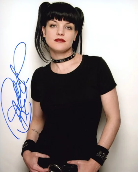 Pauley Perrette autograph