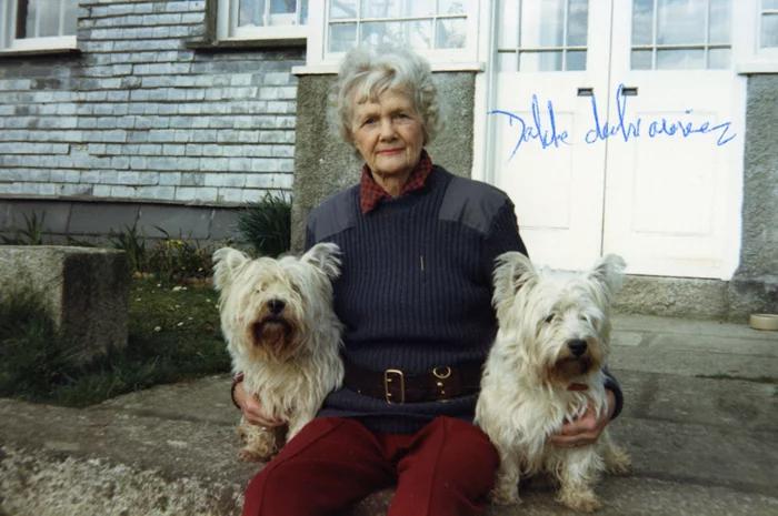 Daphne du Maurier autograph
