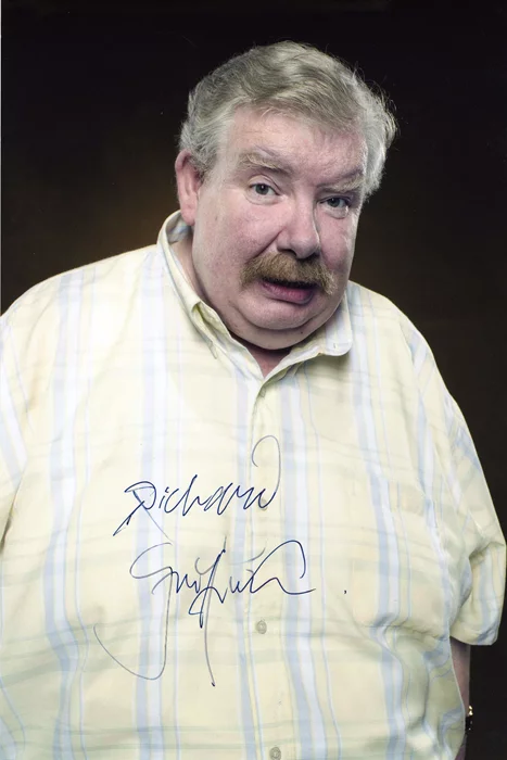 Richard Griffiths autograph