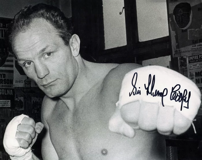 Sir Henry Cooper autograph