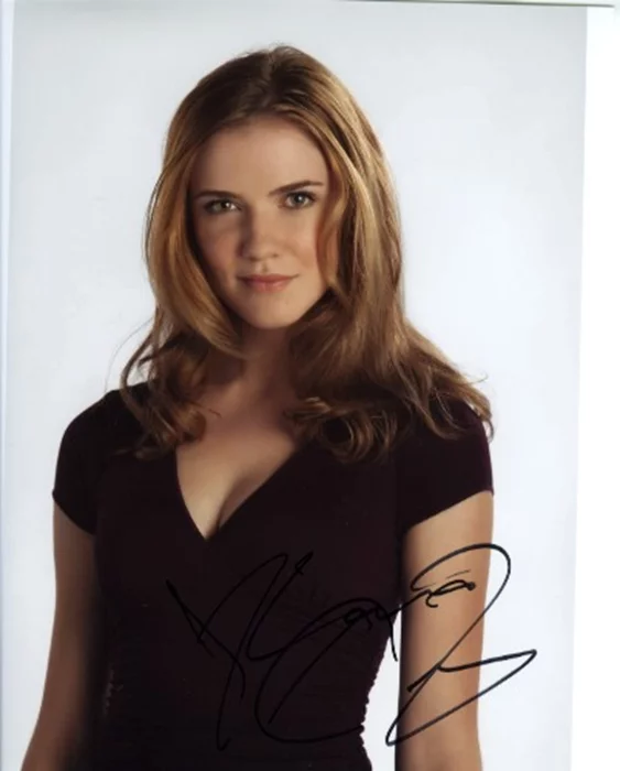 Sara Canning autograph