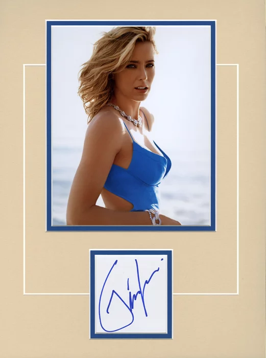 Tea Leoni autograph