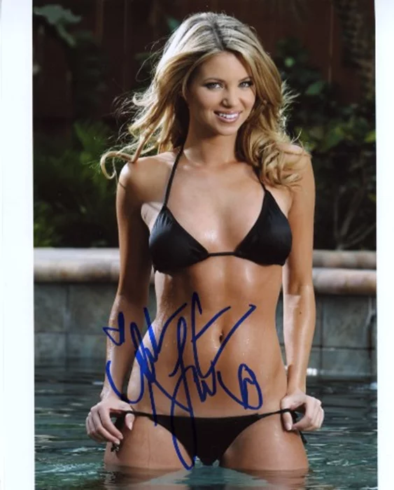 Amber Lancaster autograph