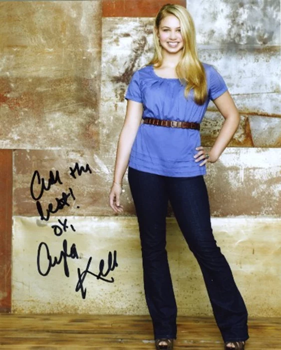 Ayla Kell autograph