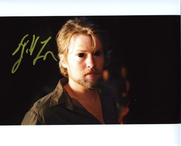 Todd Lowe autograph