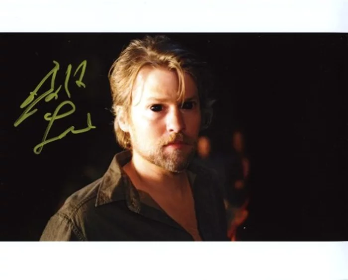 Todd Lowe autograph