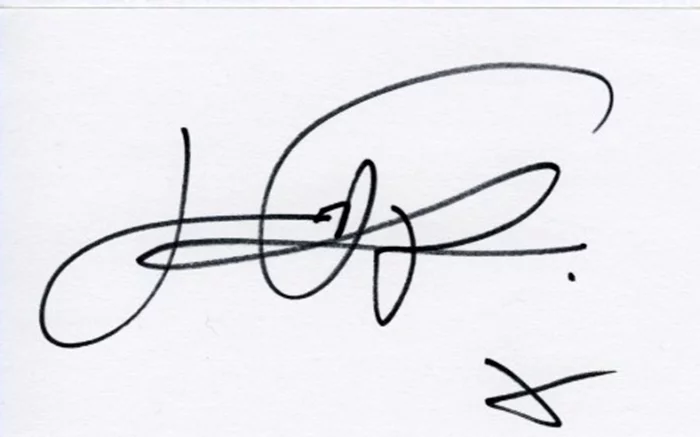 Juno Temple autograph