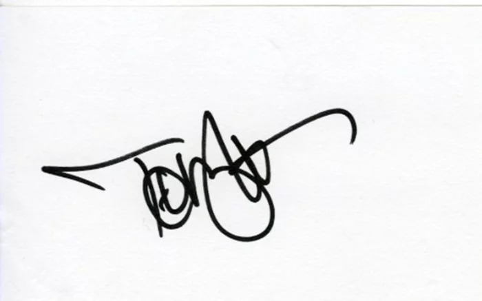 Tommy Lee autograph
