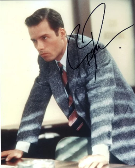 Guy Pearce autograph