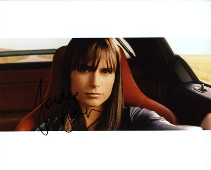 Jordana Brewster autograph