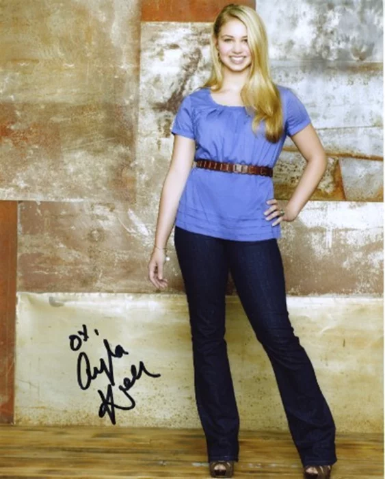 Ayla Kell autograph