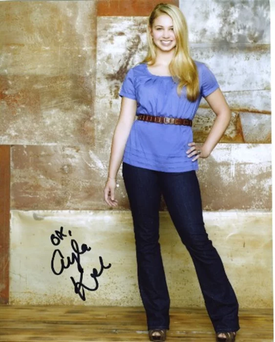 Ayla Kell autograph