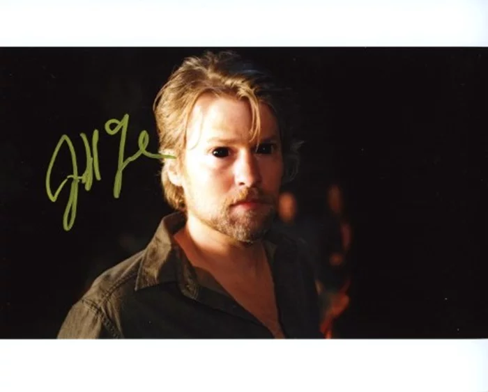 Todd Lowe autograph