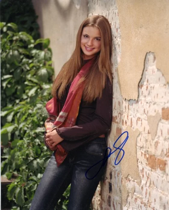 Emily Van Camp autograph