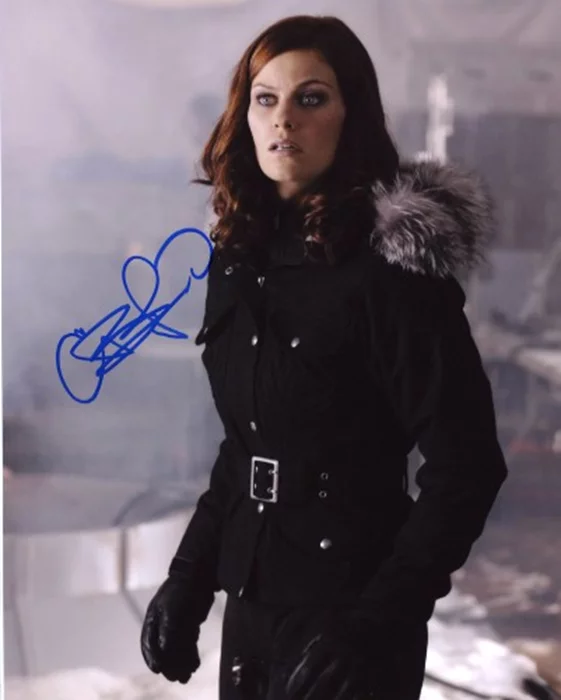 Cassidy Freeman autograph