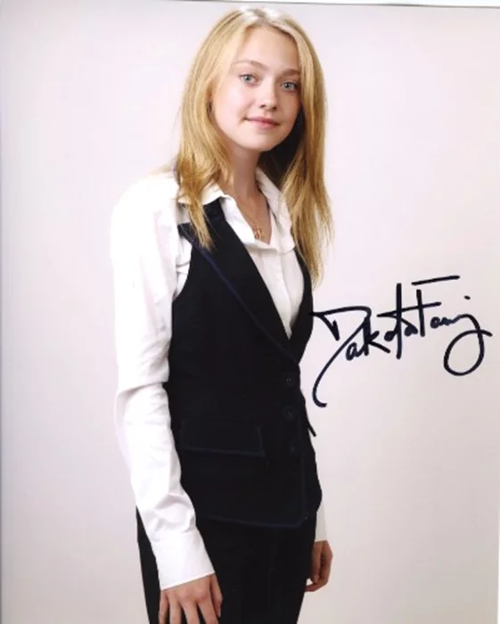 Dakota Fanning autograph