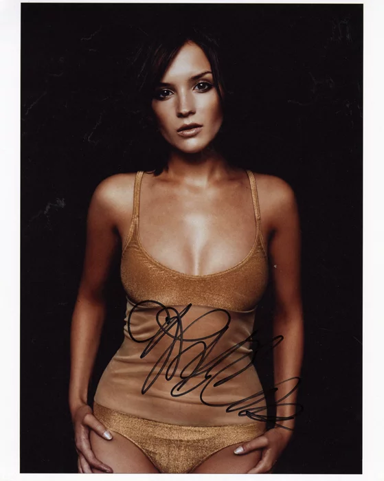 Rachael Leigh Cook autograph