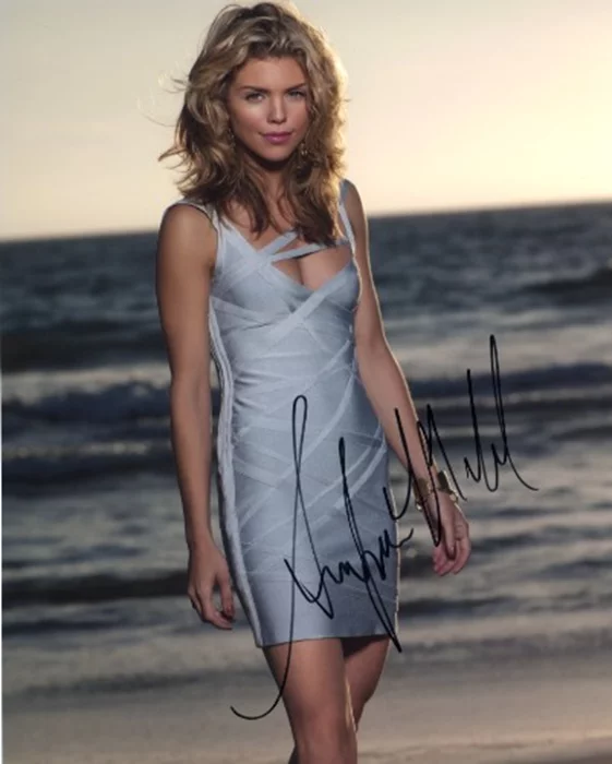 AnnaLynne McCord autograph