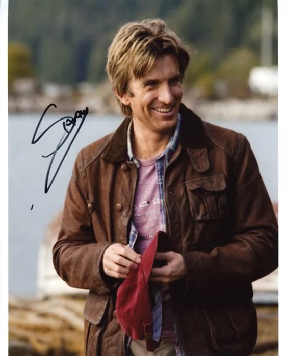 Sharlto Copley autograph