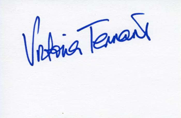 Victoria Tennant autograph
