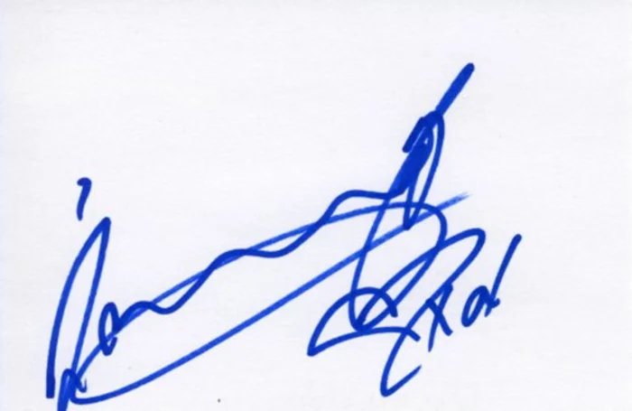 Q'Orianka Kilcher autograph