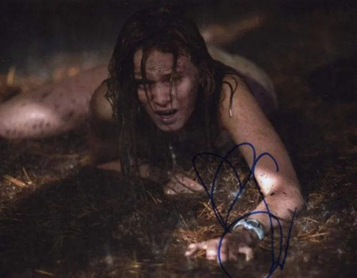 Sara Paxton autograph
