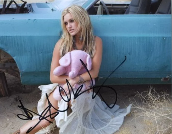 Ashley Roberts autograph