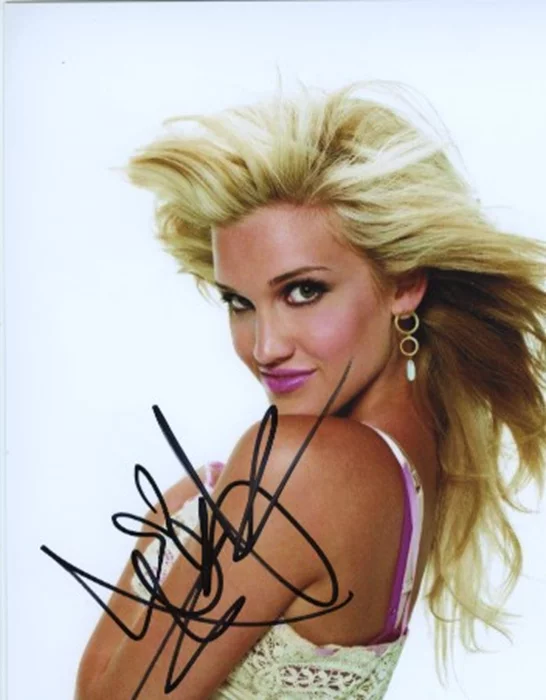 Ashley Roberts autograph