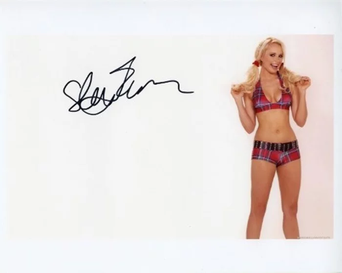 Stacy Fuson autograph