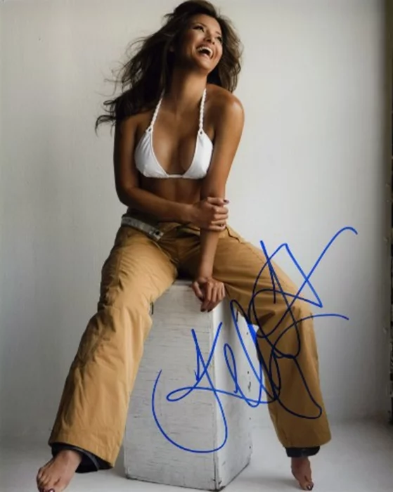 Kelly Hu autograph