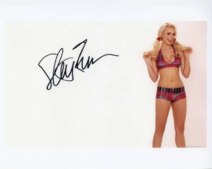 Stacy Fuson autograph
