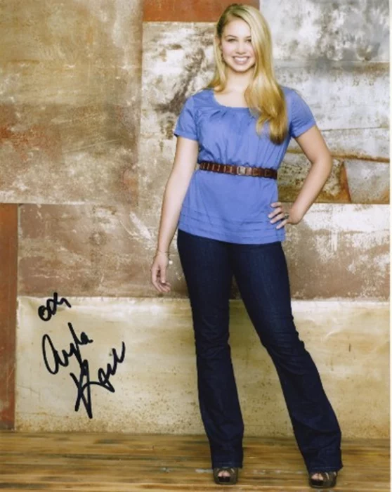 Ayla Kell autograph