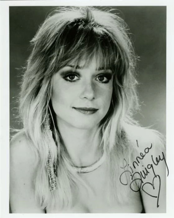 Linnea Quigley autograph