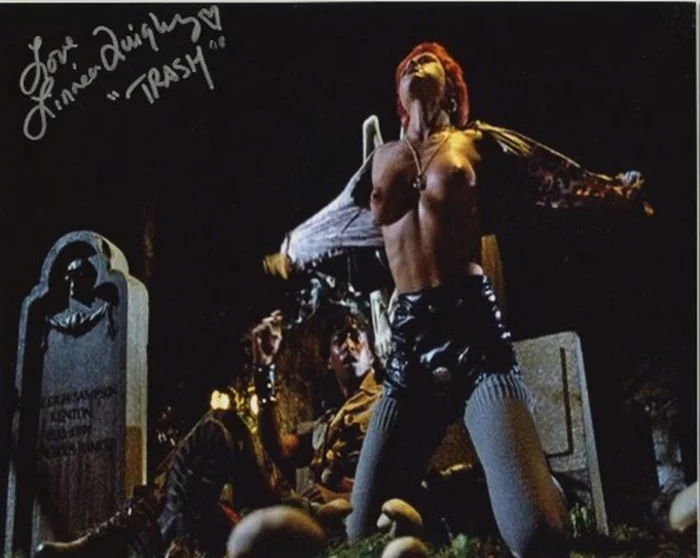 Linnea Quigley autograph