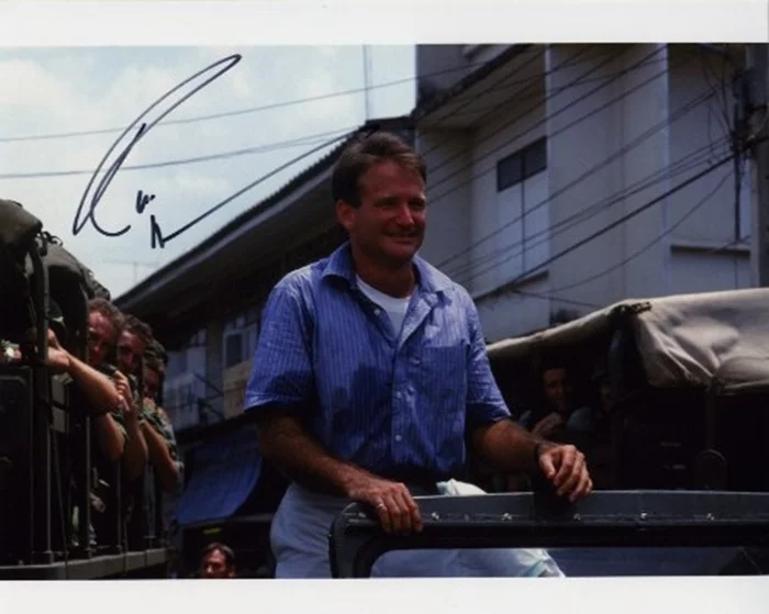Robin Williams autograph
