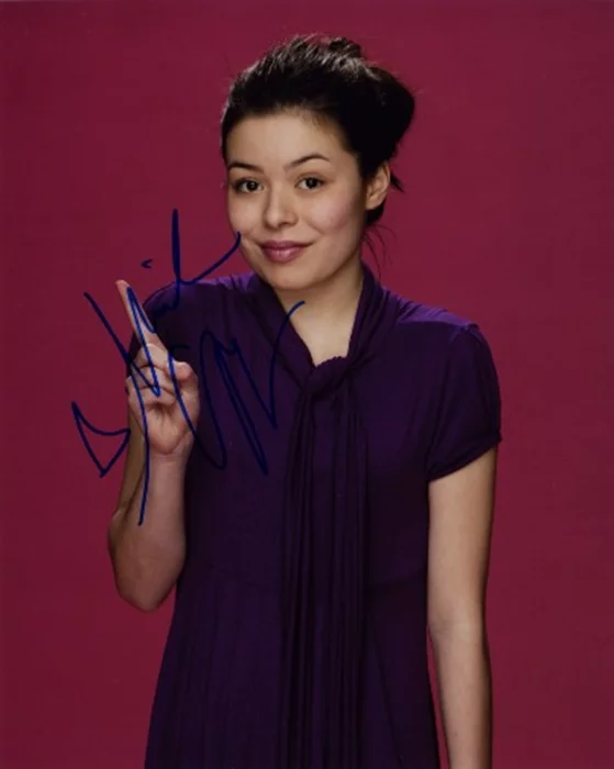 Miranda Cosgrove autograph