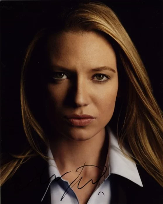 Anna Torv autograph