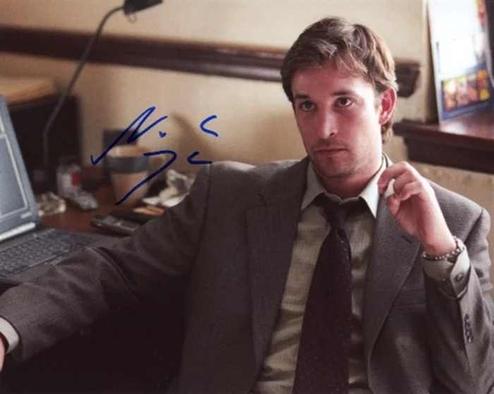 Noah Wyle autograph
