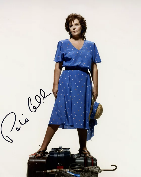 Pauline Collins autograph