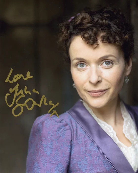 Julia Sawalha autograph