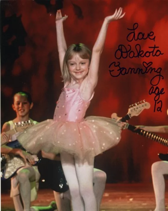 Dakota Fanning autograph