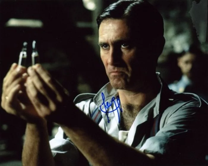 Sergi Lopez autograph