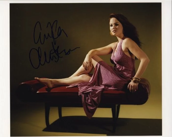 Erika Christensen autograph