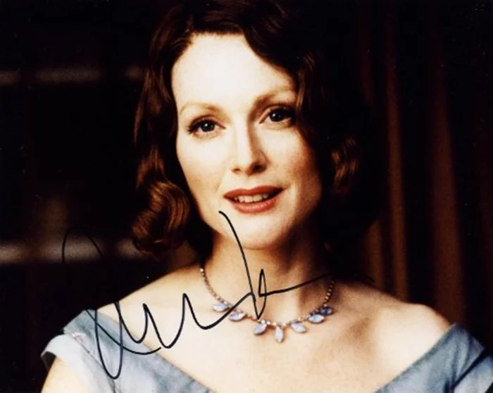 Julianne Moore autograph