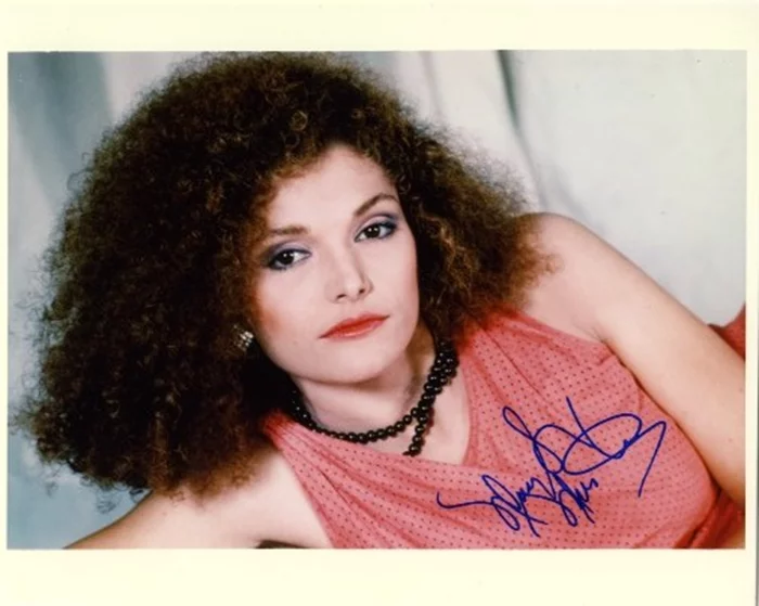Mary Elizabeth Mastrantonio autograph
